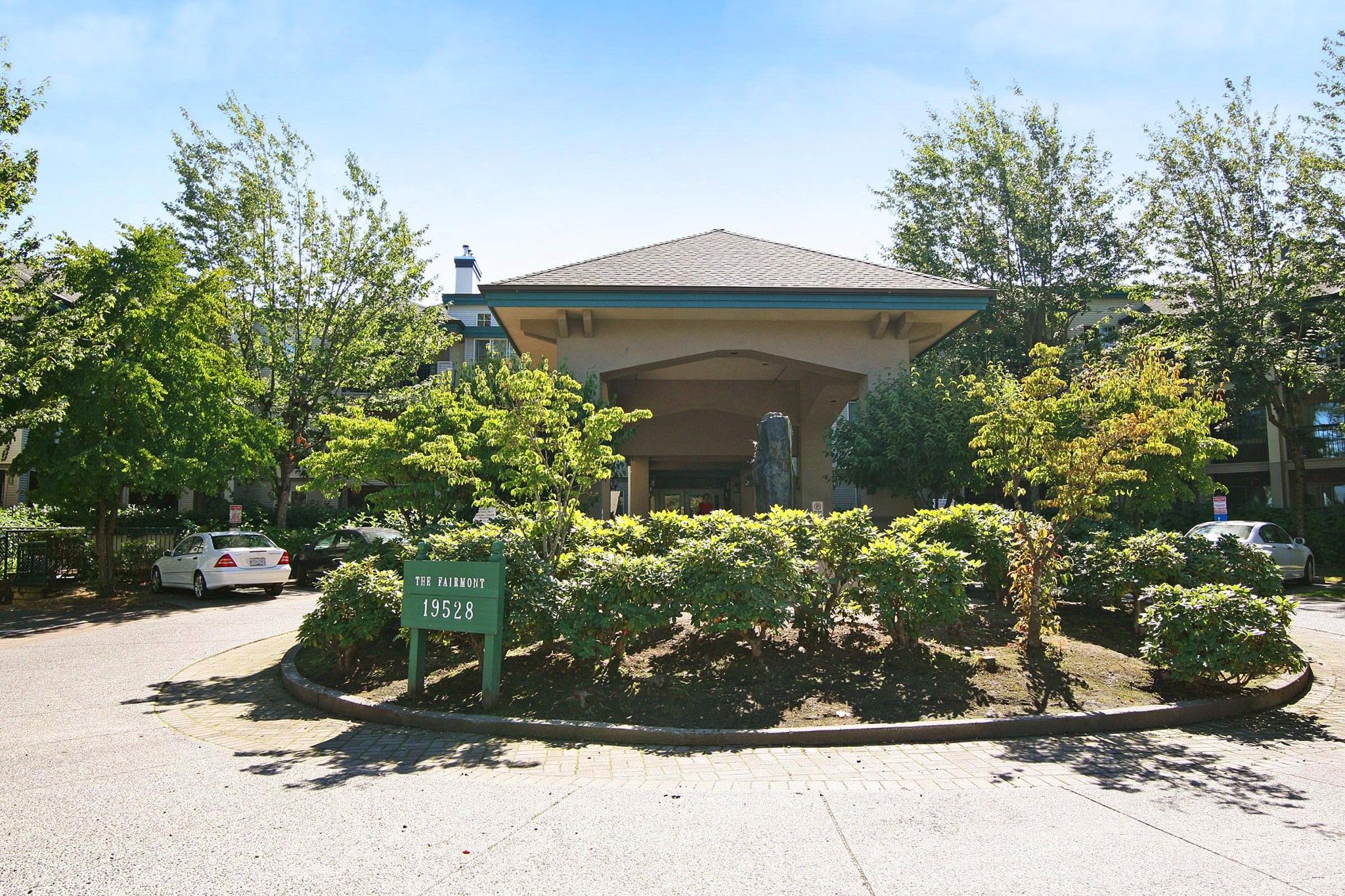 Main Photo: 306 19528 FRASER Highway in Surrey: Cloverdale BC Condo for sale in "FAIRMONT" (Cloverdale)  : MLS®# R2219963