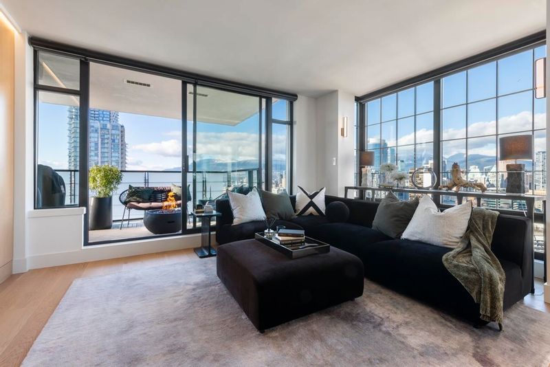 FEATURED LISTING: PH 3401 - 1255 SEYMOUR Street Vancouver
