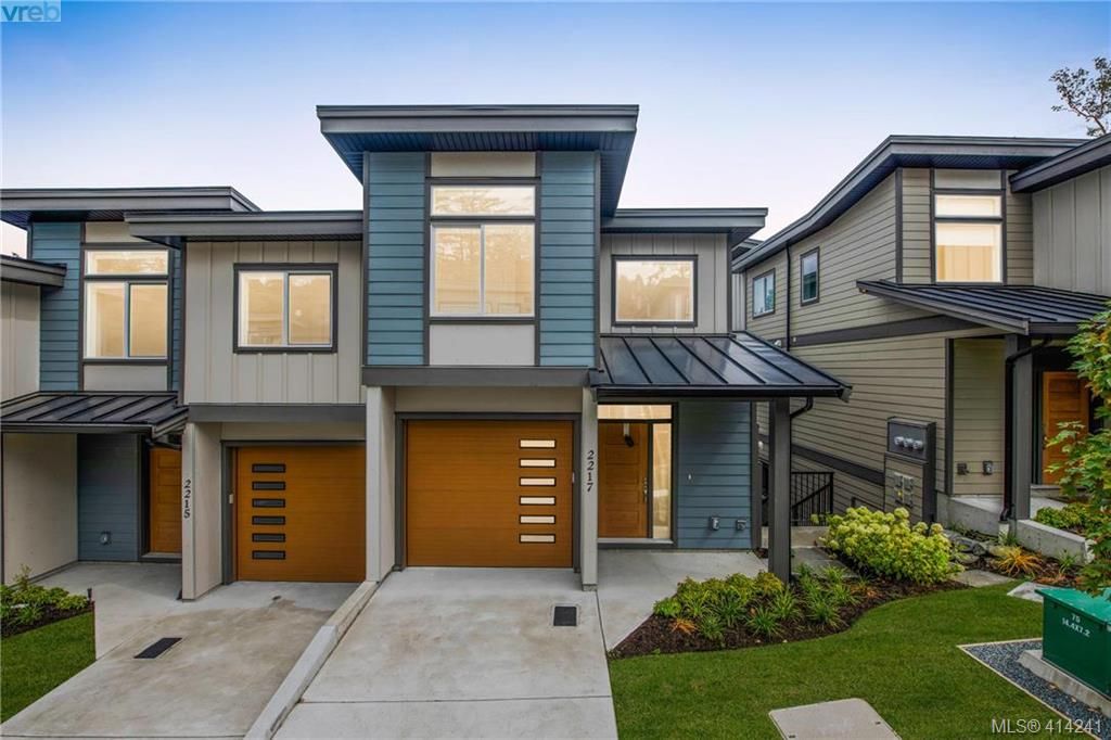 Main Photo: 2217 Echo Valley Rise in VICTORIA: La Bear Mountain Row/Townhouse for sale (Langford)  : MLS®# 821608