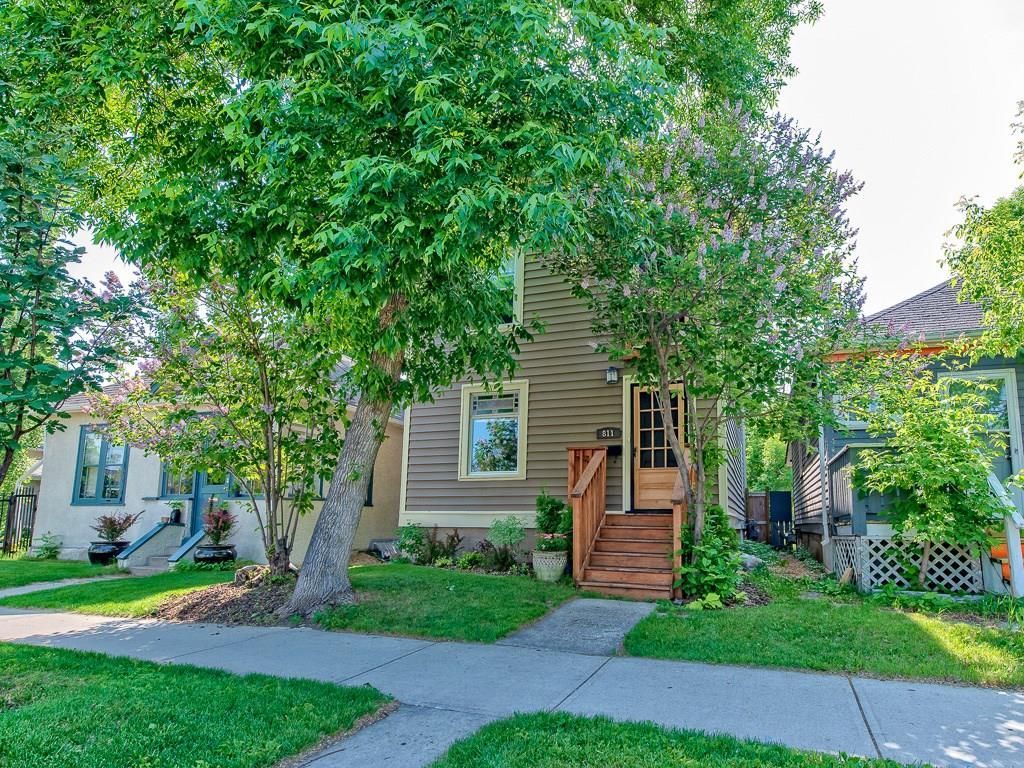 Main Photo: 811 1 Avenue NW in Calgary: Sunnyside Detached for sale : MLS®# C4189651