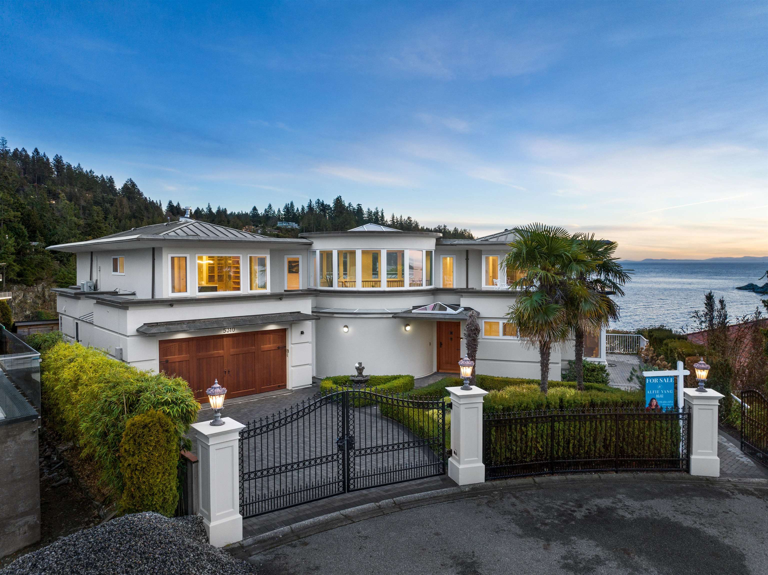 Main Photo: 5310 SEASIDE Place in West Vancouver: Caulfeild House for sale : MLS®# R2747321