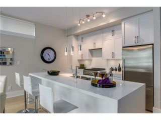 Photo 4: 201 2028 YORK Avenue in Vancouver: Kitsilano Townhouse for sale in "YORK" (Vancouver West)  : MLS®# V1071116