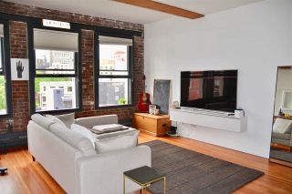 Photo 3: 702 528 BEATTY Street in Vancouver: Downtown VW Condo for sale in "BOWMAN LOFTS" (Vancouver West)  : MLS®# R2455074