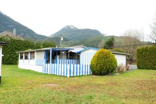 Photo 3: 29 39768 GOVERNMENT Road in Squamish: Northyards Manufactured Home for sale in "THREE RIVERS" : MLS®# R2051629
