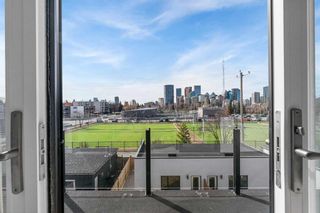 Photo 3: 129 7 Avenue NE in Calgary: Crescent Heights Semi Detached (Half Duplex) for sale : MLS®# A2122641