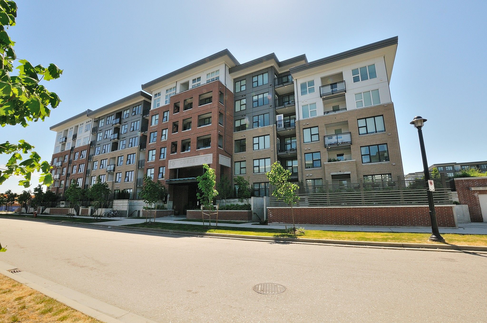 Main Photo: 418 9388 TOMICKI Avenue in Richmond: West Cambie Condo for sale in "ALEXANDRA COURT" : MLS®# R2274725