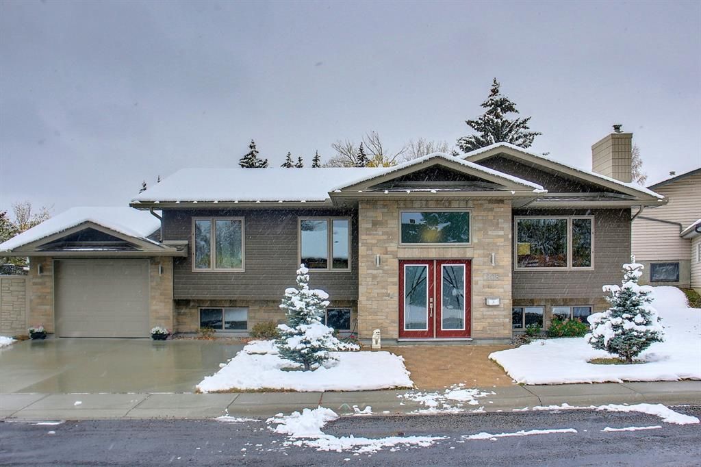 Main Photo: 208 Silver Crest Road NW in Calgary: Silver Springs Detached for sale : MLS®# A2008139