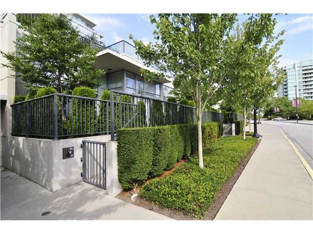 Main Photo: 4 5168 KWANTLEN Street in Richmond: Brighouse Condo for sale in "Seasons" : MLS®# V968168
