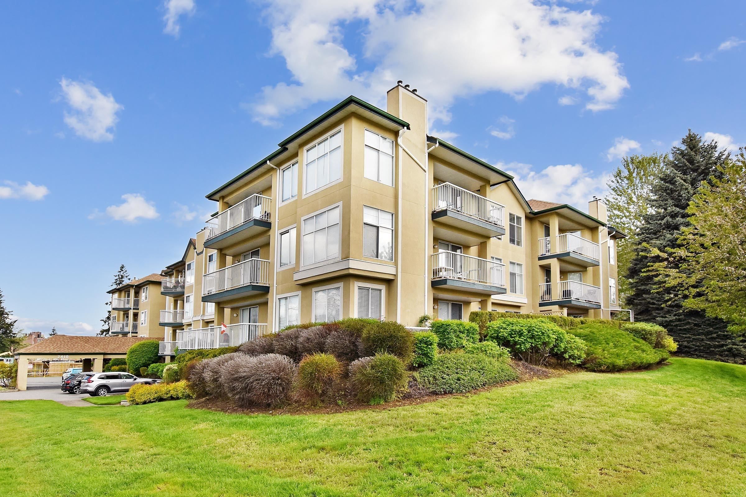 Main Photo: 206 2410 EMERSON Street in Abbotsford: Abbotsford West Condo for sale in "Lakeway Gardens" : MLS®# R2775688