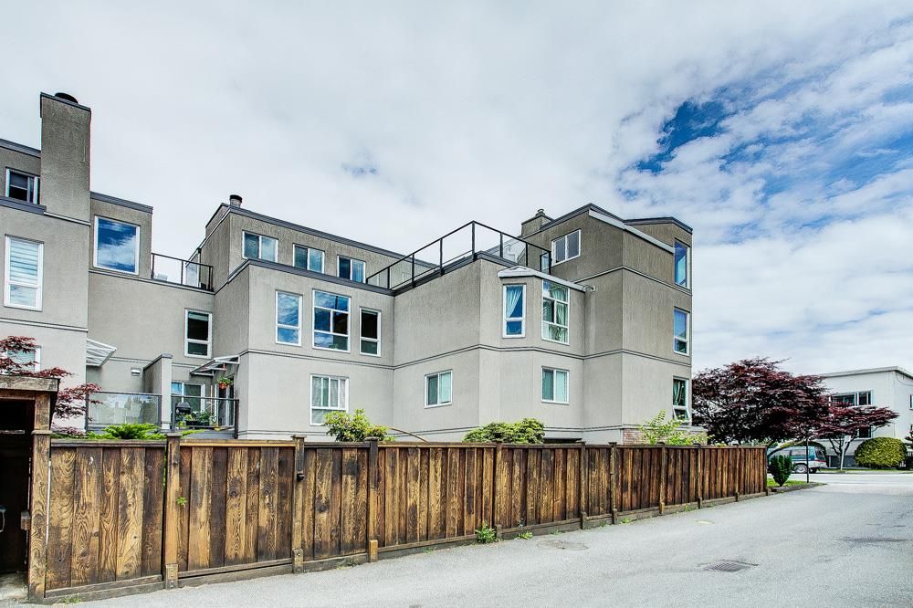 Photo 27: Photos: 105 2110 CORNWALL Avenue in Vancouver: Kitsilano Condo for sale in "Seagate Villa" (Vancouver West)  : MLS®# R2467038