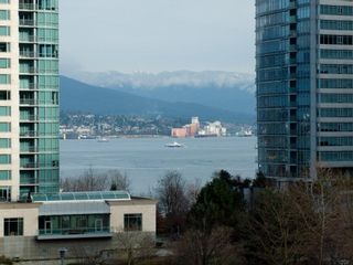 Photo 7: 606 588 BROUGHTON Street in Vancouver: Coal Harbour Condo for sale in "HARBOURSIDE PARK" (Vancouver West)  : MLS®# V929712