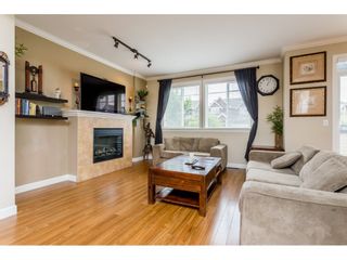 Photo 2: 37 7168 179 Street in Surrey: Cloverdale BC Townhouse for sale in "OVATION" (Cloverdale)  : MLS®# R2081705