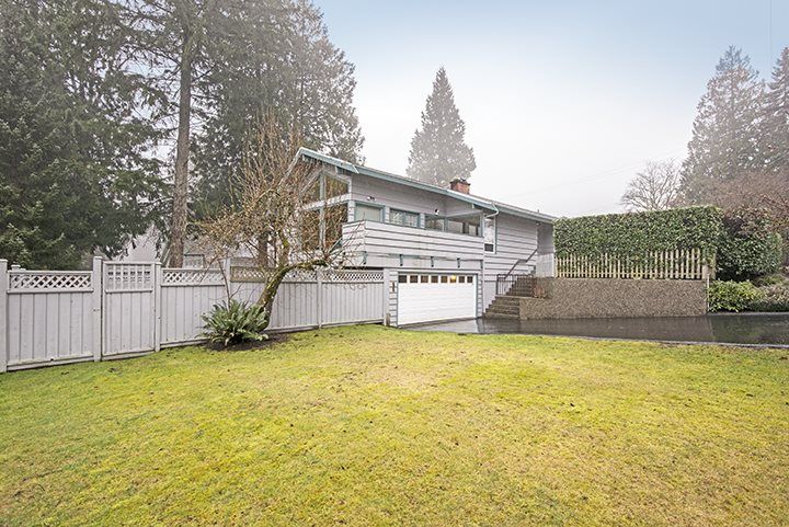 Main Photo: 961 BAYVIEW Square in Coquitlam: Harbour Chines House for sale : MLS®# R2028360