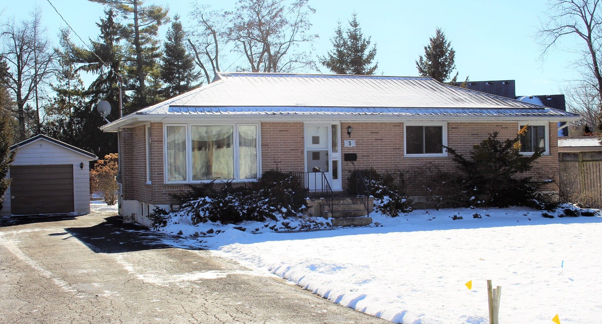 Main Photo: 3 Orchanrd Avenue in Cobourg: House for sale : MLS®# 40061204
