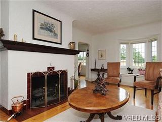 Photo 3: 1990 Cromwell Rd in VICTORIA: SE Mt Tolmie House for sale (Saanich East)  : MLS®# 568537