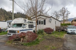 Photo 3: 8 9267 SHOOK Road in Mission: Hatzic Manufactured Home for sale in "GREEN ACRES AT THE LAKE" : MLS®# R2871091