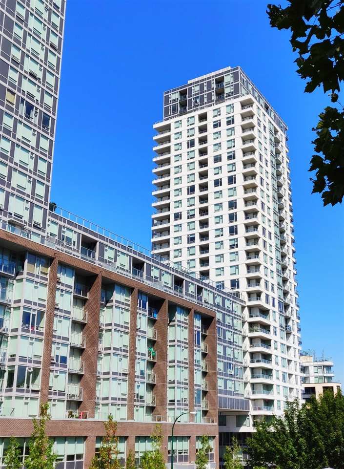 Main Photo: 206 5515 BOUNDARY Road in Vancouver: Collingwood VE Condo for sale in "WALL CENTER CENTRAL PARK" (Vancouver East)  : MLS®# R2403740