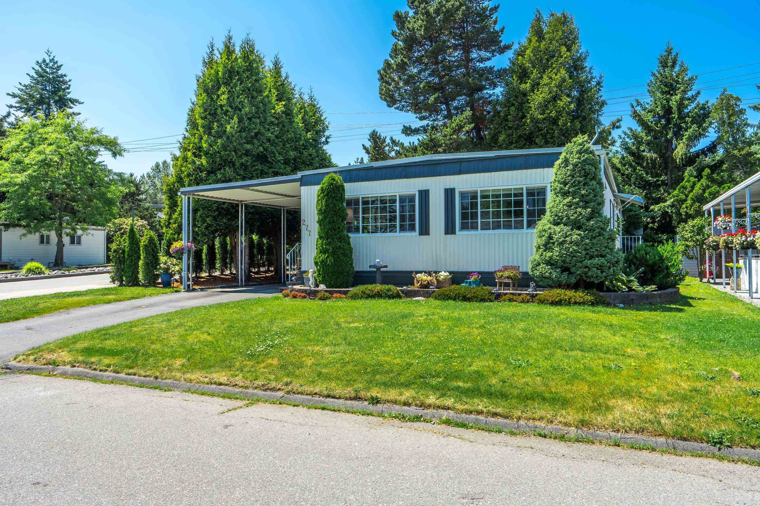 Main Photo: 277 1840 160 Street in Surrey: King George Corridor Manufactured Home for sale in "BREAKAWAY BAYS" (South Surrey White Rock)  : MLS®# R2791929
