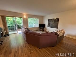 Photo 3: 107 4699 Muir Rd in Courtenay: CV Courtenay East Row/Townhouse for sale (Comox Valley)  : MLS®# 916810