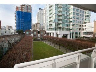 Photo 2: 404 1501 HOWE Street in Vancouver: Yaletown Condo for sale in "888 BEACH" (Vancouver West)  : MLS®# V1102511