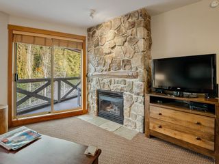Photo 4: 416A 2036 LONDON Lane in Whistler: Whistler Creek Condo for sale in "Legends" : MLS®# R2848409