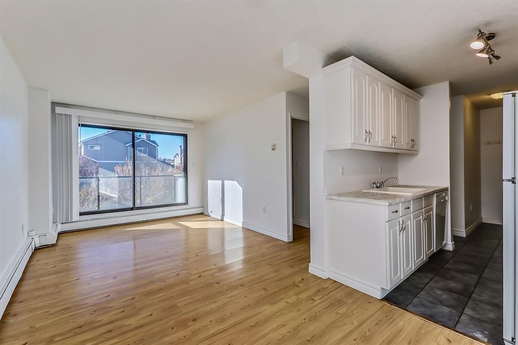 Main Photo: 201 1602 11 Avenue SW in Calgary: Sunalta Apartment for sale : MLS®# A2036988