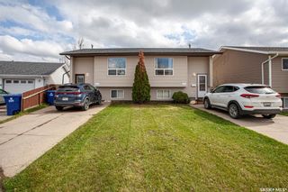 Photo 3: 231 233 Bowman Court in Saskatoon: Dundonald Residential for sale : MLS®# SK906007