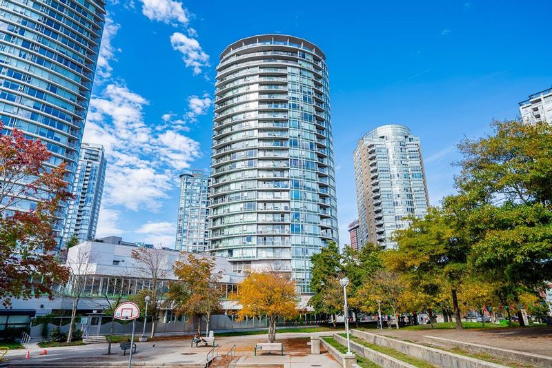 FEATURED LISTING: 806 - 58 KEEFER Place Vancouver