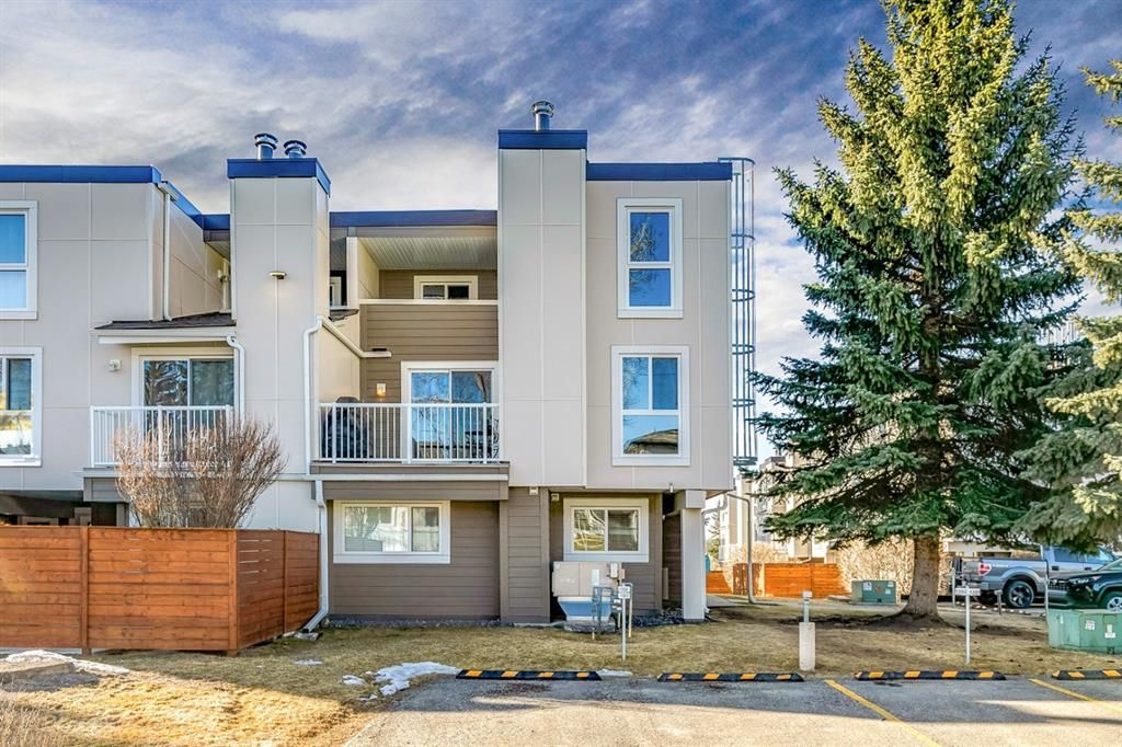 Main Photo: 201 13104 Elbow Drive SW in Calgary: Canyon Meadows Row/Townhouse for sale : MLS®# A1204505