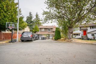 Photo 3: 6724 135B Street in Surrey: West Newton House for sale : MLS®# R2744831