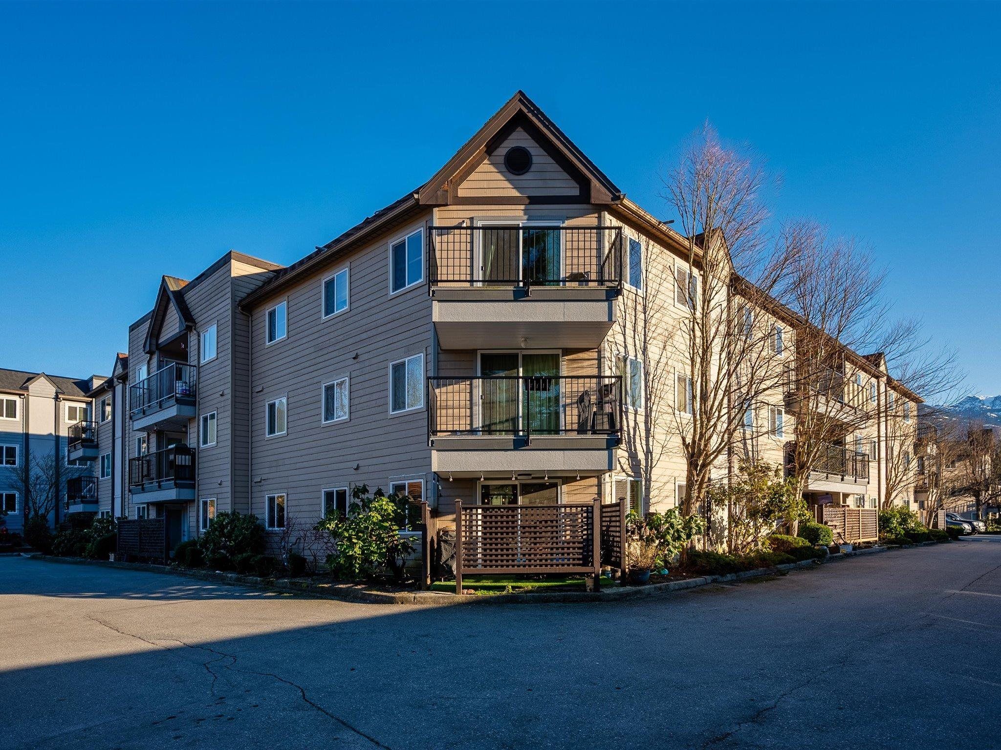 Main Photo: D103 40160 WILLOW Crescent in Squamish: Garibaldi Estates Condo for sale in "GARIBALDI ESTATES" : MLS®# R2651942