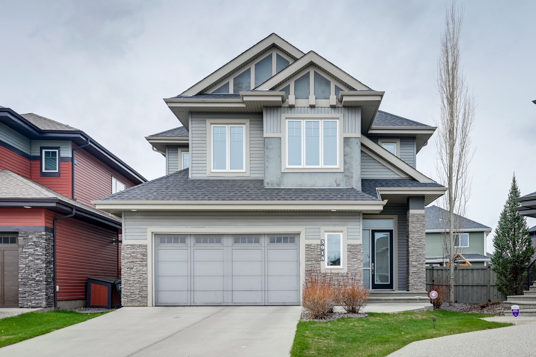 Main Photo: 3915 Whitelaw Close NW in Edmonton: House for sale