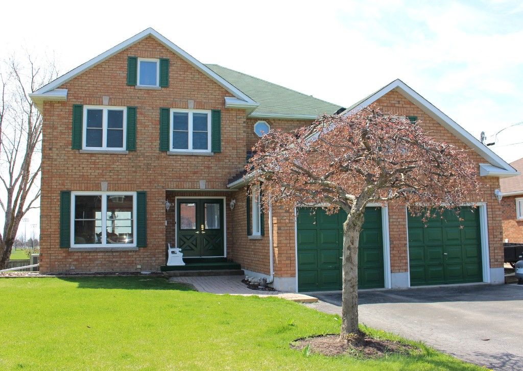 Main Photo: 289 Lakeview Crt in Cobourg: House for sale : MLS®# 511010084