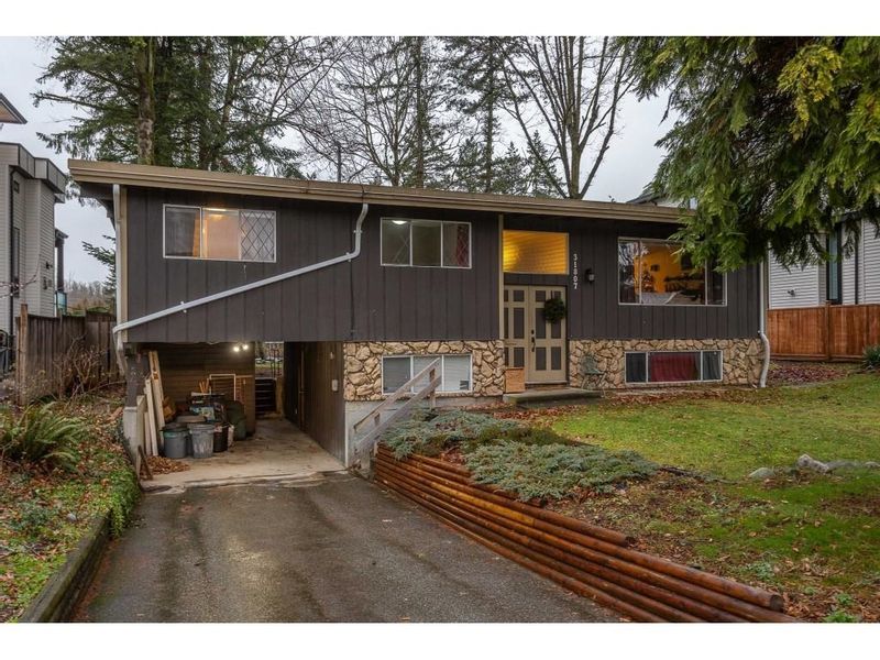 FEATURED LISTING: 31807 CARLSRUE Avenue Abbotsford