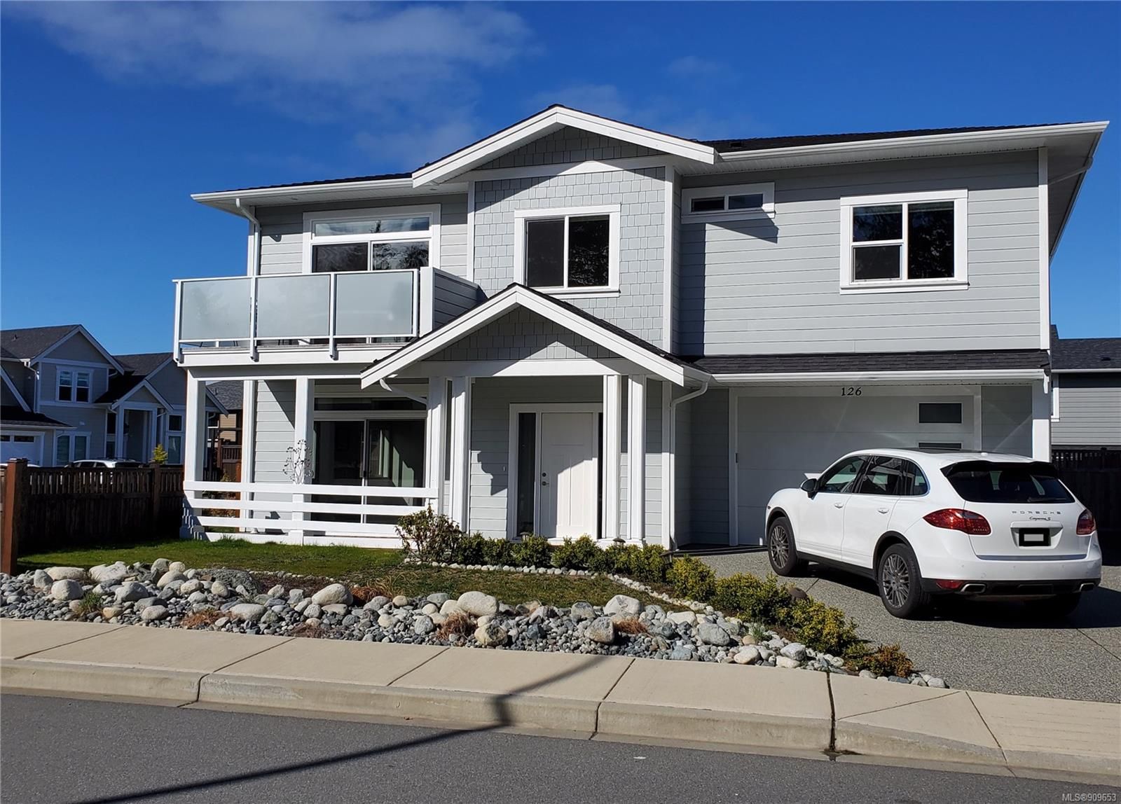 Main Photo: 126 Lindquist Rd in Nanaimo: Na North Nanaimo Half Duplex for sale : MLS®# 909653