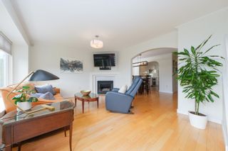Photo 3: 422 E 2ND Street in North Vancouver: Lower Lonsdale 1/2 Duplex for sale : MLS®# R2903877