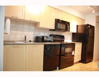 Photo 3: 303 1503 W 65TH Avenue in Vancouver: S.W. Marine Condo for sale in "SOHO" (Vancouver West)  : MLS®# V716674