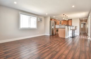 Photo 7: 31 2035 MARTENS Street in Abbotsford: Poplar Manufactured Home for sale in "Maplewood Estates" : MLS®# R2344599