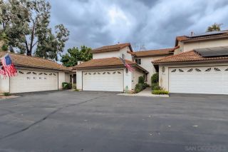 Photo 3: OCEANSIDE Townhouse for sale : 2 bedrooms : 1497 Chaparral Way