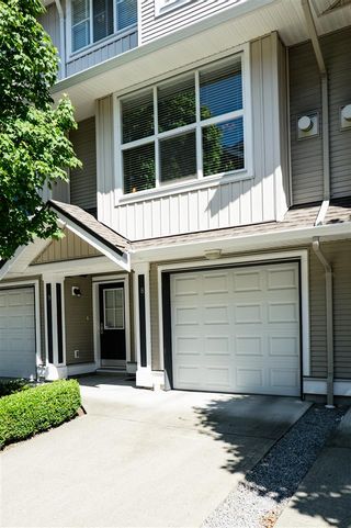 Photo 3: 8 20460 66 Avenue in Langley: Willoughby Heights Townhouse for sale in "Willow's Edge" : MLS®# R2187341