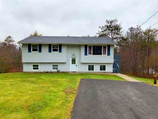 Photo 1: 2463 LORETTA Avenue in Coldbrook: 404-Kings County Residential for sale (Annapolis Valley)  : MLS®# 201926514