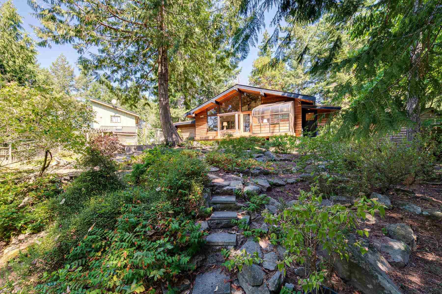 Main Photo: 256 SPINNAKER DRIVE in : Mayne Island House for sale : MLS®# R2602555