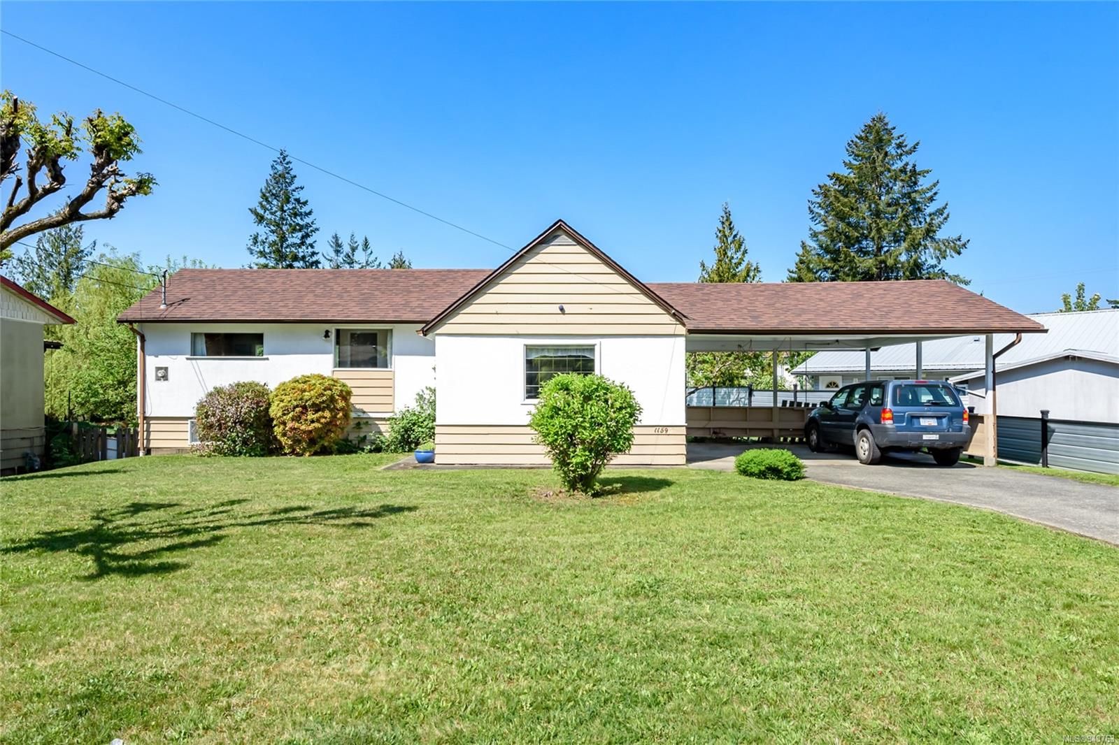 Main Photo: 1159 Cumberland Rd in Courtenay: CV Courtenay City House for sale (Comox Valley)  : MLS®# 943763