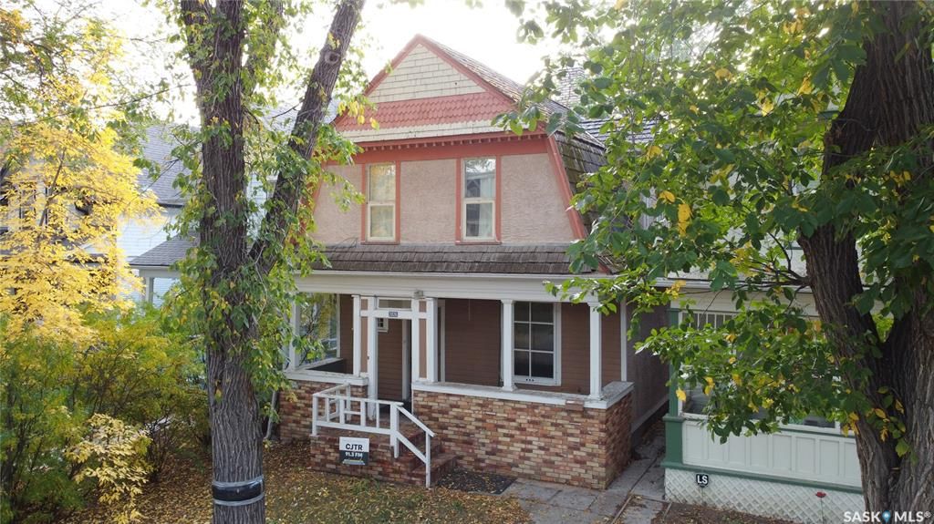 Main Photo: 2026 ROBINSON Street in Regina: Cathedral RG Residential for sale : MLS®# SK910492
