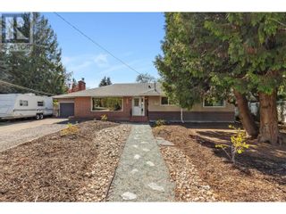 Photo 1: 1205 Kelglen Crescent in Kelowna: House for sale : MLS®# 10311769