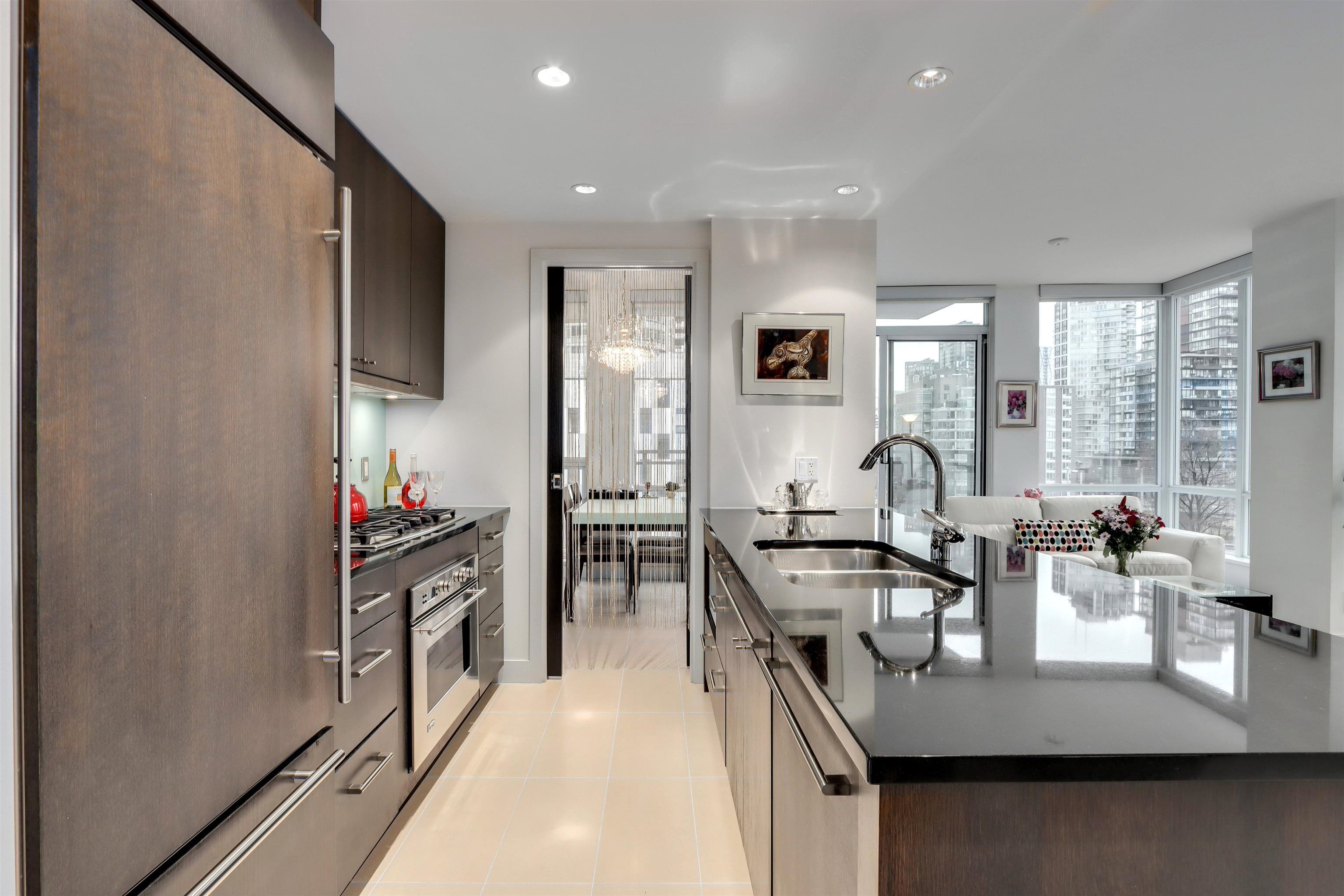 Main Photo: 803 1455 HOWE STREET in Vancouver: Yaletown Condo for sale (Vancouver West)  : MLS®# R2691538