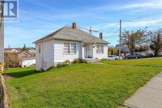 Photo 1: 472 Burnside Rd E in Saanich: House for sale : MLS®# 955953