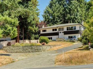 Photo 2: 2310 Tanner Rd in Central Saanich: CS Tanner House for sale : MLS®# 937567