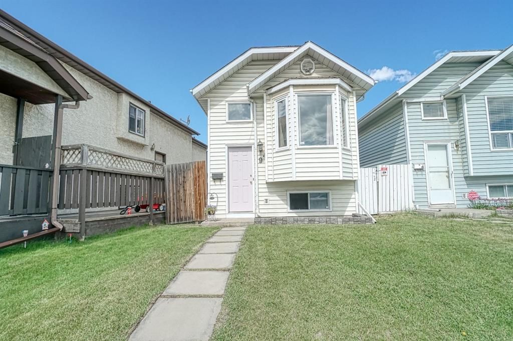 Main Photo: 9 Erin Grove Court SE in Calgary: Erin Woods Detached for sale : MLS®# A1244725