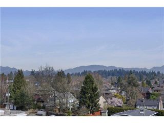 Photo 2: 905 258 SIXTH Street in New Westminster: Uptown NW Condo for sale : MLS®# R2230023